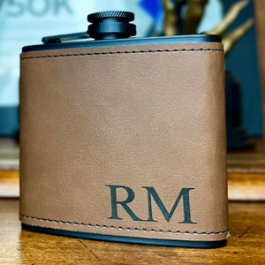 Gourde de hanche en cuir de qualité supérieure, gourde de hanche en cuir marron personnalisée avec nom, gourdes en cuir - Product Image 3