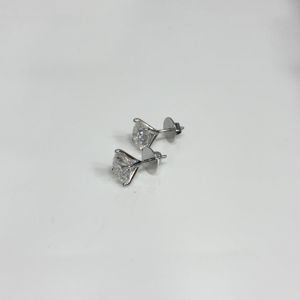 ต่างหูเพชรทรงกลมแบบหยดน้ำ 14K ทองคำ ประดับเพชรแล็บโกรว์ทรงกลมสองวง - Product Image 1