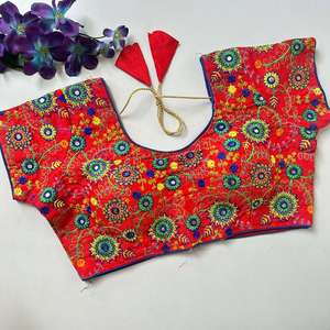 Blouse Prête à Porter en Soie Fantaisie, Modèle Designer, avec Détails de Conception sur un Côté et Dos Superbe, pour un Style Multi-Usages - Product Image 2