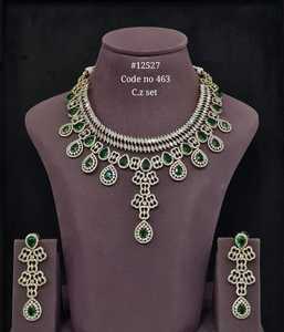 Ensemble collier et boucles d'oreilles en zircon cubique vert 12527, plaqué laiton Mehandi, bijoux de mariée, collier CZ de créateur, pour mariage et soirée - Product Image 1