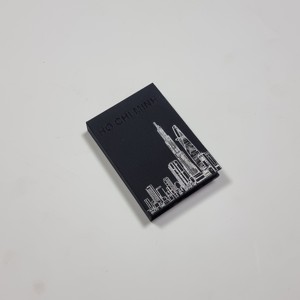 Boîte cadeau en papier fabriquée avec du papier de qualité, offrant un emballage élégant pour la présentation en magasin - Product Image 6