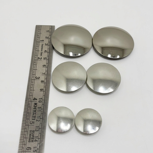 Conchos en laiton plaqué argent avec dos à vis, motif d'armure traditionnel gravé, pour artisanat du cuir, sacs, ceintures, décoration - Product Image 1