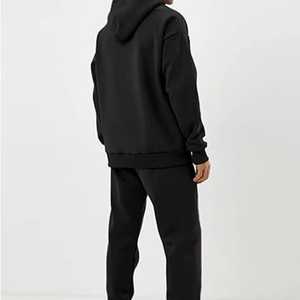 Survêtement d'hiver pour homme de haute qualité, prix de gros, fabriqué au Pakistan, idéal pour la vente à Sialkot. - Product Image 2