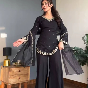 ชุดเดรสอินเดียคุณภาพดีที่สุด พร้อมผ้าคลุมไหล่ สำหรับงานดิวาลี งานแต่งงาน งานหมั้น งานเลี้ยง ทำจากผ้าเครปไหมรีไซเคิลอย่างดี ทนแดด - Product Image 1