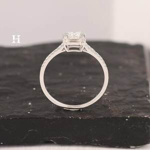 Anillo de compromiso de lujo con halo de diamantes cultivados en laboratorio, corte princesa, oro blanco de 14K, micro pavé, halo cuadrado, joyería de boda - Product Image 3
