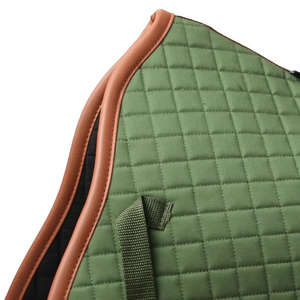 Tapis de selle matelassé vert avec bordure marine et rayures colorées en polyester - Product Image 2