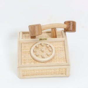 ของเล่นโทรศัพท์หวายธรรมชาติคุณภาพดีที่สุดสำหรับเด็ก เสริมสร้างจินตนาการ เล่นบทบาทสมมติ ของเล่นโทรศัพท์เครื่องใช้ไฟฟ้าในบ้าน - Product Image 1