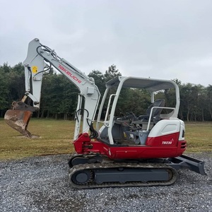 Mini-excavatrice Takeuchi avec accessoires polyvalents et performances efficaces pour le creusement de fossés, le nivellement et la préparation du sol - Product Image 4