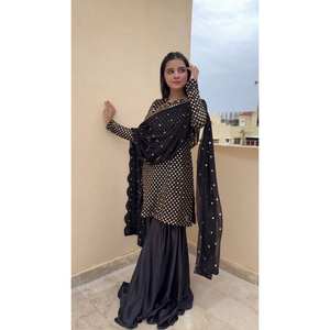 Ensemble de costume de soirée taille XL avec broderie et sequins pour un look élégant - Product Image 5