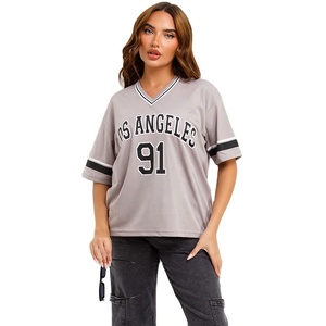 Camisa deportiva de tela transpirable con cuello en V personalizada a la moda para mujer, nuevo diseño, estilo de Jersey impreso para mujer, colores y logotipos personalizados - Product Image 5