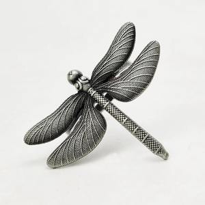 Les anneaux de serviette en métal uniques s'adaptent parfaitement aux événements, célébrations et moments sur les réseaux sociaux, et sont magnifiques à photographier. - Product Image 2