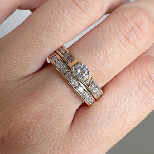 Bague classique en or massif avec diamant blanc taille ronde, sertie quatre griffes, pour cadeau d'anniversaire de mariage - Product Image 1