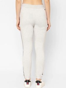 Pantalon de jogging décontracté pour homme en molleton gris très extensible avec bande latérale rouge et noire, taille élastique et cordon de serrage, idéal pour l'hiver - Product Image 6