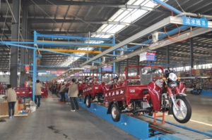 200cc un <span class=keywords><strong>tricycle</strong></span> à essence avec un pare-soleil pour <span class=keywords><strong>adultes</strong></span> utilisé pour le chargement des marchandises sur les chantiers de construction - Product Image 6