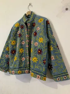 Chaqueta Bomber de Algodón Azul con Bordado Floral a Mano para Mujer, Bordado Tradicional Kashmiri Aari, Prenda Étnica de Invierno, Completamente Terminada - Product Image 5