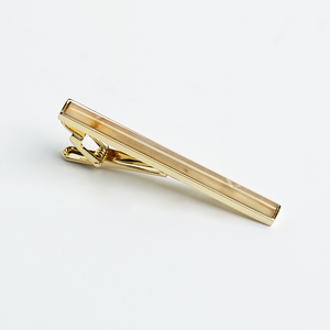 Pince à cravate pour homme en agate jaune Feng Shui plaquée or 18 carats – KCVDAVA002 |   Collection Tinh Vu |   Fabriqué au Vietnam - Product Image 1