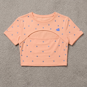 เสื้อครอปท็อปแขนสั้นทรงเข้ารูปประดับคริสตัลแบบตัดต่อ  สำหรับผู้หญิง  รับทำโลโก้  เสื้อผ้าบูติก  ตกแต่งคริสตัลทั่วตัว - Product Image 3
