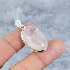 Pendentifs minimalistes en argent 925 plaqué or avec quartz rose naturel ovale serti clos, pour tous les jours - Product Image 1