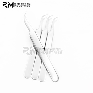 Pince à cils professionnelle RMI de qualité supérieure, en acier inoxydable massif, courbée en J, argentée scintillante, pour extensions de cils volume - Product Image 3