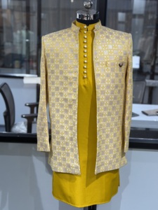Sherwani Amarillo para Hombre con Chaqueta Bordada, Atuendo Tradicional Indio para Bodas, Corte Regular, Conjunto de Kurta de Algodón - Product Image 4
