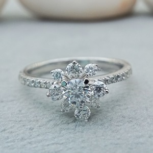 Anillo de compromiso y boda de plata 925 con oro de 14K/18K, diseño floral solitario personalizado, moissanita ovalada VVS, regalo de fiesta moderno para aniversario - Product Image 2