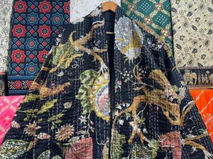 Chaqueta Reversible Acolchada Kantha, Transpirable, Ecológica, de Algodón, con Estampado Floral Boho para Mujer - Product Image 4