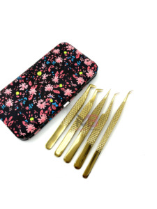 Juego de Pinzas para Pestañas Chapadas en Oro, Herramientas de Precisión con Estuche Floral, Kit de 5 Piezas para Aplicación de Extensiones de Pestañas - Product Image 1