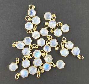 Arc-en-ciel pierre de lune hexagone lunette pendentif or Vermeil 925 argent sterling lunette ensemble 8mm pierre de lune pendentif fait à la main charme de guérison - Product Image 1