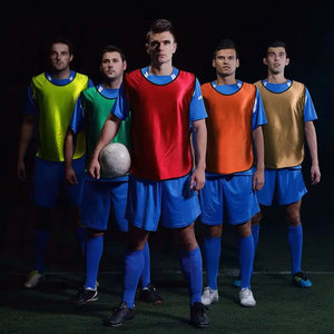 Maillots de football à séchage rapide pour enfants, gilets d'entraînement légers et respirants en maille pour les jeunes équipes de football - Product Image 5