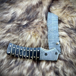 Cuchillo Plegable de Acero de Damasco Hecho a Mano con Mango de Cuerno Negro y Funda de Cuero - Product Image 3