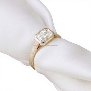 Anillo de compromiso/boda vintage hecho a mano en oro amarillo de 14k con diamante tallado en laboratorio IGI, unisex, oro blanco fino, para aniversario o fiesta. - Product Image 1