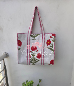 Bolso Tote de Algodón Acolchado con Estampado Floral Indio Hecho a Mano de Alta Calidad, con Motivo de Amapola Roja, Cierre Abierto y Ribete a Rayas - Product Image 2