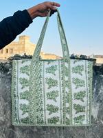 Tas jinjing wanita musim dingin dan musim panas berbahan katun dengan motif bunga geometris multi-warna, berlapis, dan bercetak tangan ala India.
