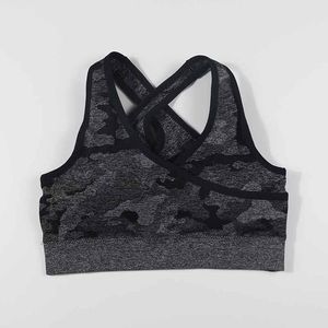 Soutien-gorge de sport camouflage pour femme à bretelles croisées, col rond, maintien moyen, respirant, pour le fitness, avec design en maille - Product Image 5