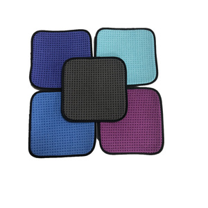 Paño de Limpieza para Bolas de Boliche de Microfibra Tejida con Agarre Fácil y Puntos de Silicona - Antimicrobiano y de Secado Rápido - Product Image 5