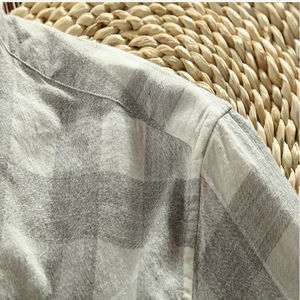 เสื้อเชิ้ตซาตินแฟชั่นใหม่สำหรับผู้ชาย ขายดี น้ำหนัก 180 กรัม ผ้าฝ้าย 100% เนื้อหนา ระบายอากาศได้ดี เป็นมิตรกับสิ่งแวดล้อม ทรงยาว ปลายเสื้อโค้ง ใส่สบายสำหรับฤดูร้อน - Product Image 2