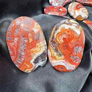 Vente en gros, produit phare : Magnifique pierre ovale authentique en cristal, pierre de méditation, pierres de guérison chakra de poche, Agate Lace Rouge du Mexique, Agate Palm - Product Image 3