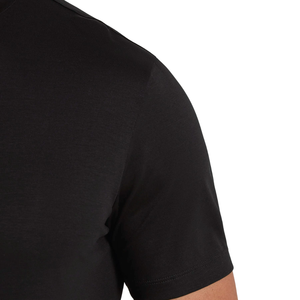 เสื้อยืดคอกลมแขนสั้นทรงเข้ารูปสำหรับผู้ชาย สีดำ ผ้าฝ้าย ทอแบบเจอร์ซีย์ สีพื้น - Product Image 3