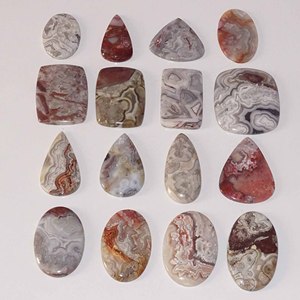 Lot de pierres précieuses naturelles en agate Crazy Lace, polies, aux couleurs changeantes, formes et tailles variées pour la fabrication de bijoux - Product Image 1
