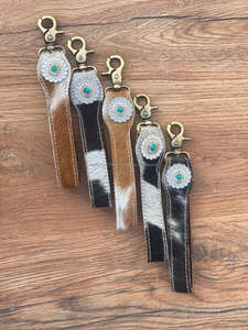 Nouveau véritable cuir de fourrure de vachette fait à la main mignon charmant bracelet forme porte-clés Western élégant moderne bracelet en forme de porte-clés - Product Image 4