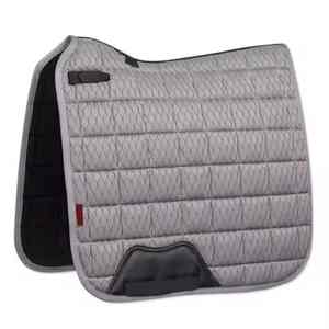 Nouveaux tapis de selle personnalisés de conception différente, antidérapants, respirants et respectueux de la peau, pour l'équitation, avec logo personnalisé. - Product Image 1