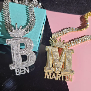 Pendentif personnalisé avec initiale, couronne, cristal, strass, style hip-hop, plaqué or, bijoux unisexes, cadeau - Product Image 1