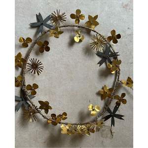 Guirnalda de Flores Metálicas Hechas a Mano, Aro Floral de Latón Dorado, Decoración Moderna Boho para el Hogar, Boda, Adorno Colgante de Lujo para Navidad - Product Image 1