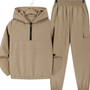 Ensemble de vêtements pour enfants en polyester 100% uni à capuche en 2 pièces avec pantalon de jogging à manches longues et fermeture éclair - Tenue décontractée pour l'extérieur - Product Image 1