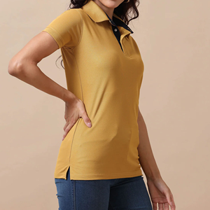 Polo de Mujer Color Mostaza, Manga Corta, Estilo Casual, Tela Piqué, 100% Poliéster, Largo Regular - Product Image 4
