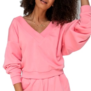 Ensemble décontracté 2 pièces pour femme en coton 100 % écologique et personnalisable : sweat-shirt et short de sport - Product Image 3