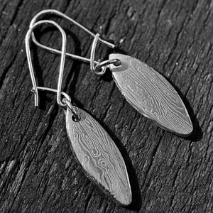 Boucles d'oreilles pendantes en acier damas fait main avec perle et diamant pour mariage, fête, fiançailles ou anniversaire, bijoux en cuivre et laiton - Product Image 2