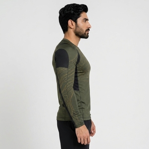 Camiseta deportiva moderna hecha con tela elástica de primera calidad que ofrece transpirabilidad, flexibilidad y comodidad atlética duradera. - Product Image 3
