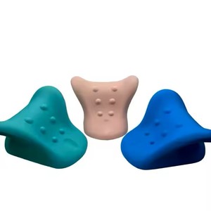 Oreiller de soutien cervical LONGNEW multicolore avec design de massage par acupression - Product Image 1