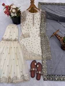 Ensemble de tenue de mariée élégante et festive – Kurta en soie Fendy brodée, Gharara élastique et Dupatta en tulle de créateur - Product Image 4